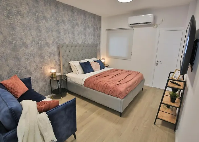 Cozy And Stylish 1-Bedroom Apartment